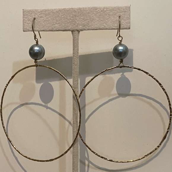 Large gold-plated hoops with gray pearls - Picture 1 of 1